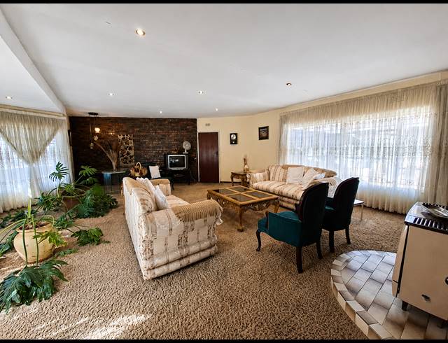 5 BEDROOM HOUSE FOR SALE IN DE DEUR